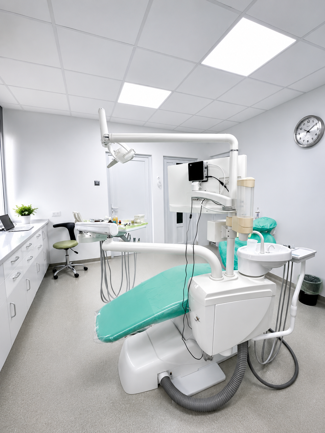 Scaun stomatologic si echipamente in cabinetul Dental Maria Veselin